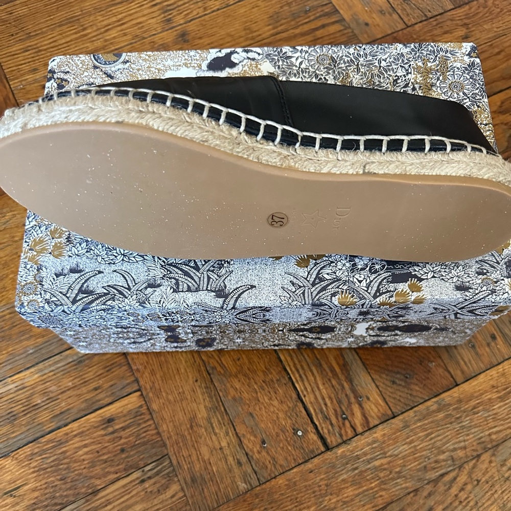 Black Espadrilles Size 37. US 7. Brand New in Box and dust bag included